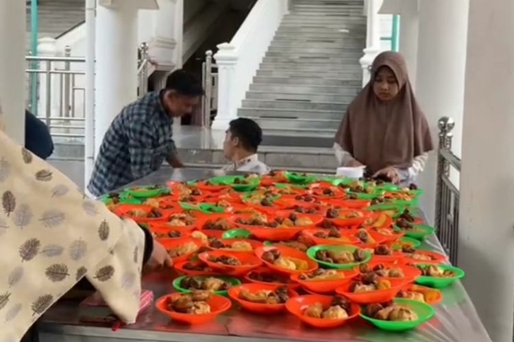 Buka Puasa Gratis di Mesjid Jamik Universitas Syiah Kuala, Berikut Menu yang Disediakan dari Hari Pertama Sampai Hari Ketujuh