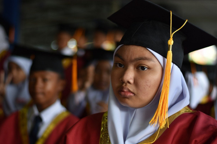 Masuk PTN Jalur Beasiswa Hafiz Al Quran, Berikut 6 Kampus Negeri Yang ...