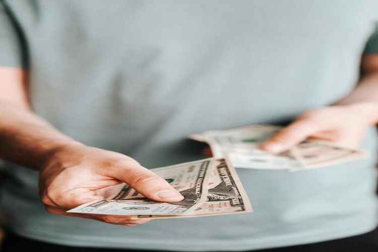 Benarkah Sedekah Dapat Menghapuskan Dosa? Yuk, Simak Penjelasan Ustadz Syafiq Riza Basalamah Berikut Ini!