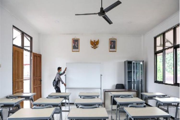 Pemerintah Bagi-Bagi Smart TV untuk 330 Ribu Sekolah, KSP Bicara Soal Pemerataan hingga Guru Berkualitas