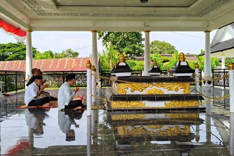 Al Haris Ziarah ke Makam Sultan Thaha Saifuddin Muaro Tebo