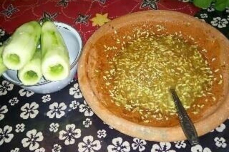 Rujak Corek: Kuliner Asal Madura yang Paling Unik Sepanjang Ramadan, Dari Timun yang Dilubangi
