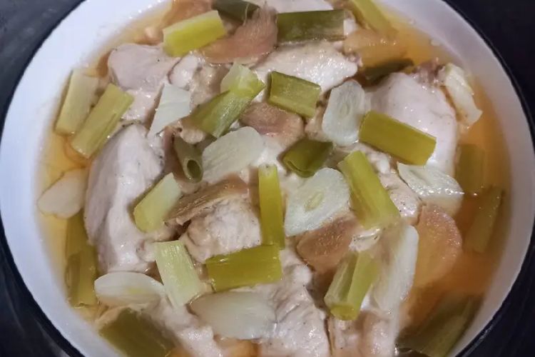 Bosan Makan Opor saat Lebaran? Yuk Bikin Ayam Kukus Jahe Bawang Putih untuk Makan Bareng Keluarga