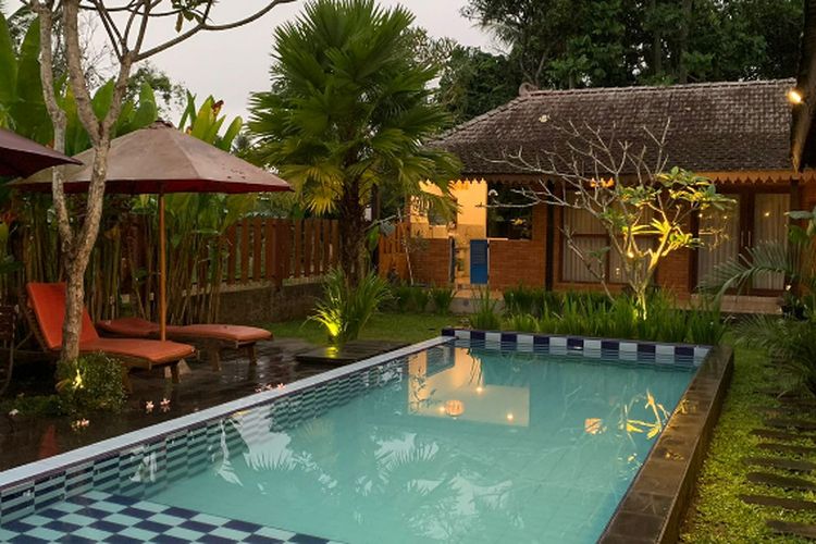 Hidden Gem di Jogja! Villa Suasana Asri dengan Kolam Renang Pribadi di Adine Guesthouse
