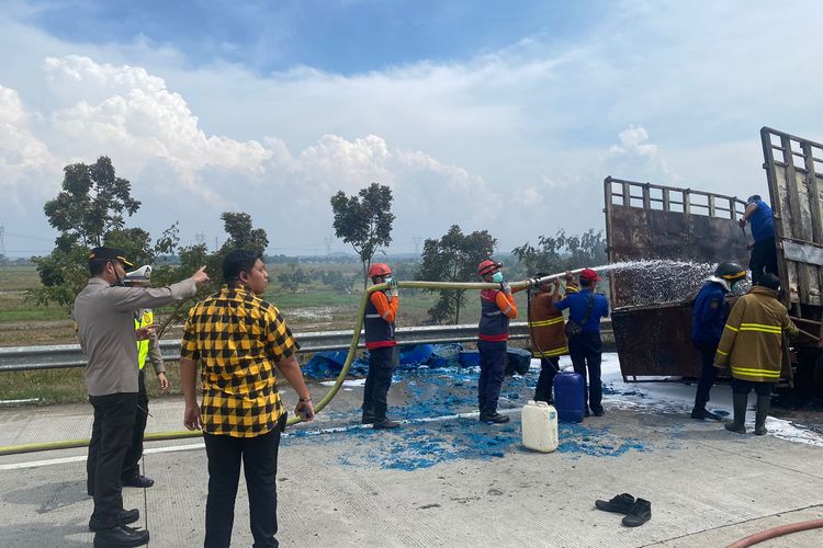 Kecelakaan Maut Di Tol Pemalang: Truk Terbakar Hingga Tewaskan 3 Orang ...