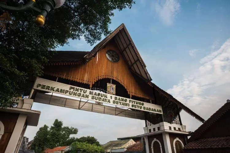 Gerbang Masuk Setu Babakan (Facebook Enjoy Jakarta) (Hanky Tanuwijaya)