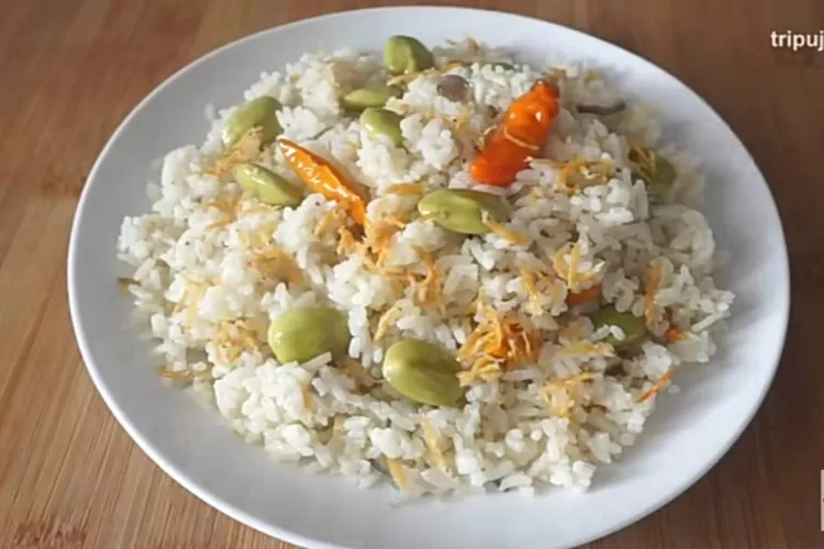 Nasi liwet dengan taburan teri nasi di atasnya (Tangkap layar Youtube @tripujis)