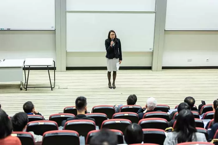 ILUSTRASI. Naskah Pidato Isra Miraj 2022 untuk Tugas Sekolah tentang Hikmah Isra Miraj. (Pexels/ICSA)