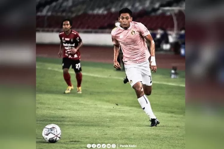 Vava Mario Yagalo dipastikan belum bisa bergabung dalam training camp (TC) Timnas Indonesia. (Instagram/@persikfcofficial)