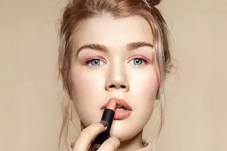 5 Rekomendasi Warna Lipstik Natural, Cantik Alami Dengan Bibir Segar ...