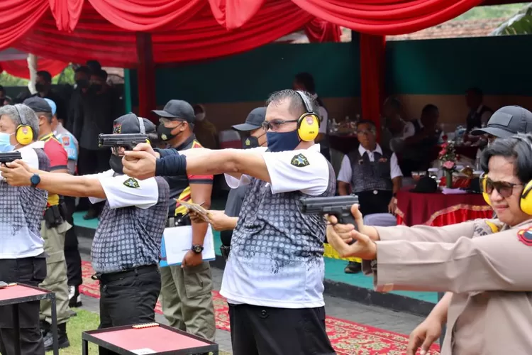 Kapolda Buka Lomba Menembak Dansat Brimob Polda Jateng Cup - Suara Merdeka