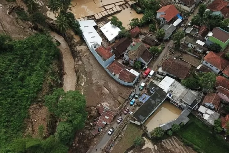 Banjir Bandang Terjang Garut, 100 Jiwa Terpaksa Mengungsi Dan Sejumlah ...