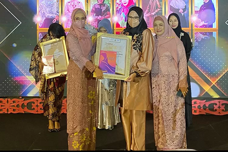 Desainer Nina Nugroho Terima ‘Anugerah Perempuan Inspirasi Indonesia ...