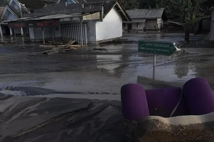 Banjir Lahar Dingin Gunung Semeru Terjang Sejumlah Desa Di Lumajang ...