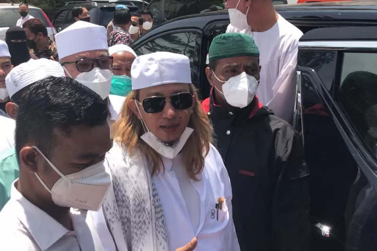 Resmi Jadi Tersangka, Ini Alasan Bahar Bin Smith Langsung Ditahan - Ayo ...