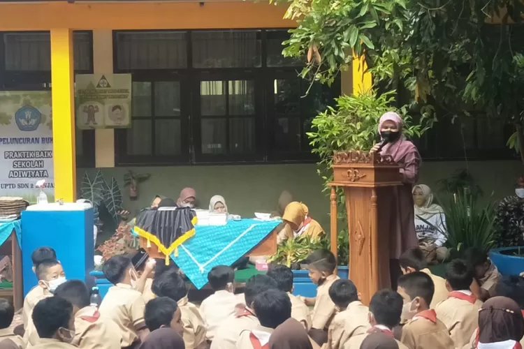 Gemuruh Yel Siswa SDN 2 Banjar Membuka Peluncuran Buku 'Praktik Baik ...