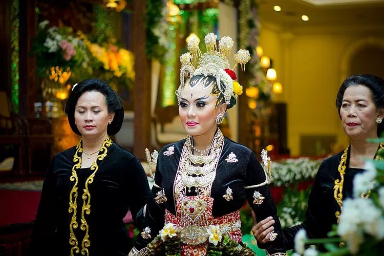 Prosesi panggih pengantin dalam adat Jawa (Wikimedia)
