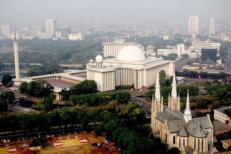 Latar Belakang Berdirinya Masjid Istiqlal Di Seberang Gereja Katedral ...