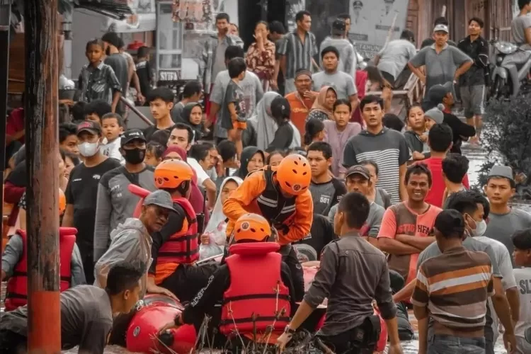 Banjir Yang Menggenang Kota Serang Mulai Berangsur Surut, Petugas ...