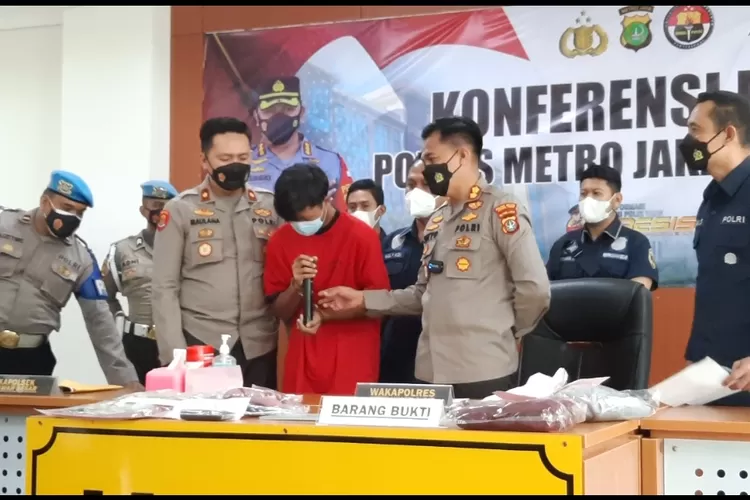 Ini Barang Bukti Yang Disita Polisi Dari Kasus Pembunuhan Dan ...