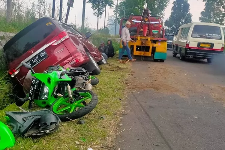 Kronologi Lengkap Kecelakaan Beruntun Di Lembang Pengendara Motor Penyebabnya Ayo Bandung