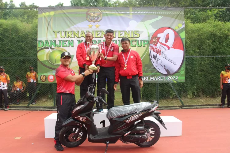 Rangkaian Hut Ke Kopassus Komandan Grup Kopassus Tutup Turnamen Tenis Danjen Kopassus Cup