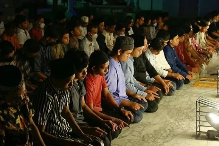 Bacaan Bilal Sholat Tarawih 23 Rakaat Lengkap Dengan Jawaban Jemaah ...