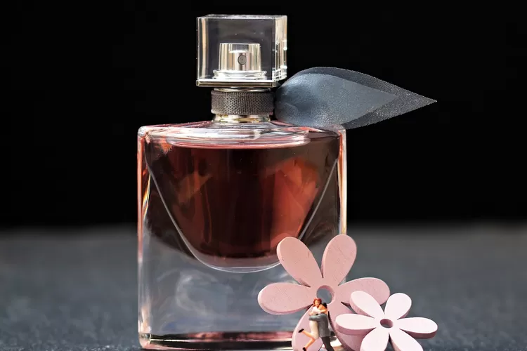 10 Rekomendasi Parfum Wanita Terbaik dengan Wangi Tahan Lama - Koran
