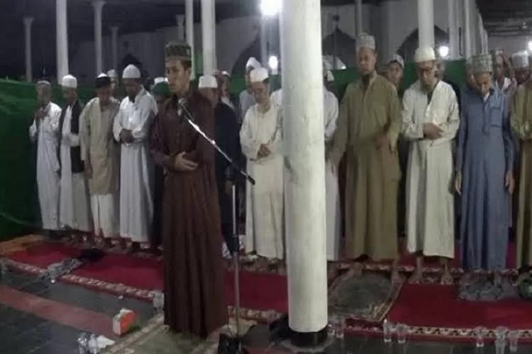 Viral Sholat Tarawih 8 Jam Di Magetan, Mulai Malam Selesai Langsung ...