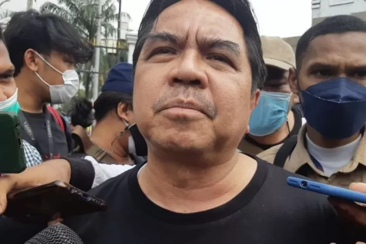 Nyaris Ditelanjangi Saat Demo, Ade Armando Bonyok Dikeroyok Massa ...