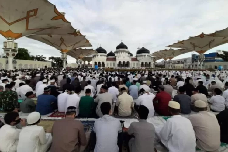 Tuntunan Sholat Idul Fitri, Tata Cara Lengkap Beserta Doa - Ayo Semarang