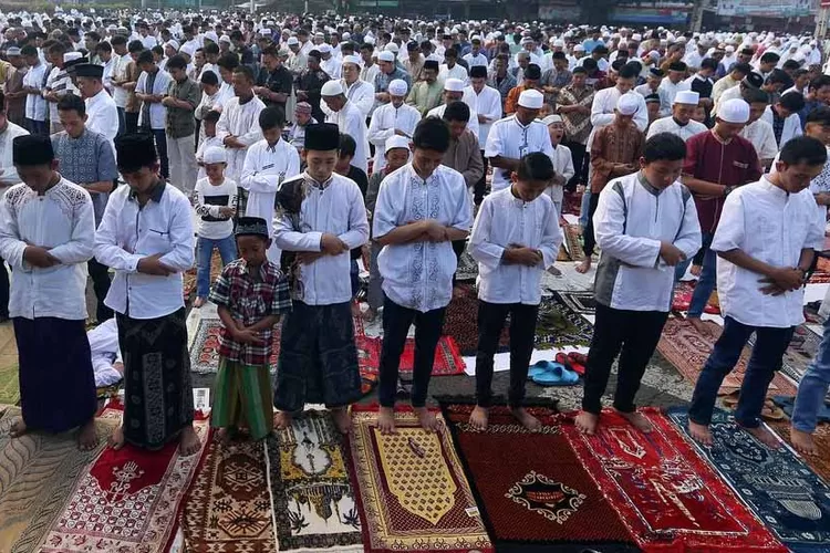 Tata Cara Sholat Idul Fitri Lengkap Dengan Bacaan Arab Latin Dan