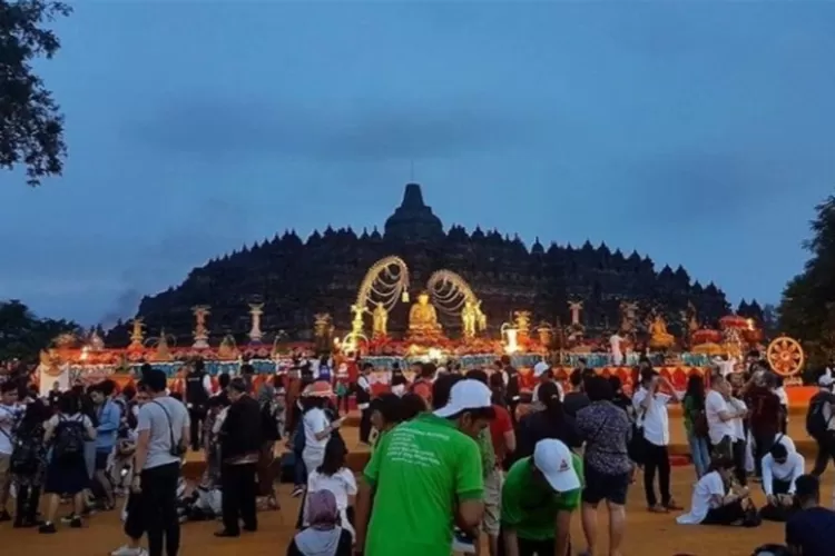 Kenapa Hari Raya Waisak Selalu Dipusatkan Di Candi Borobudur? Ini ...