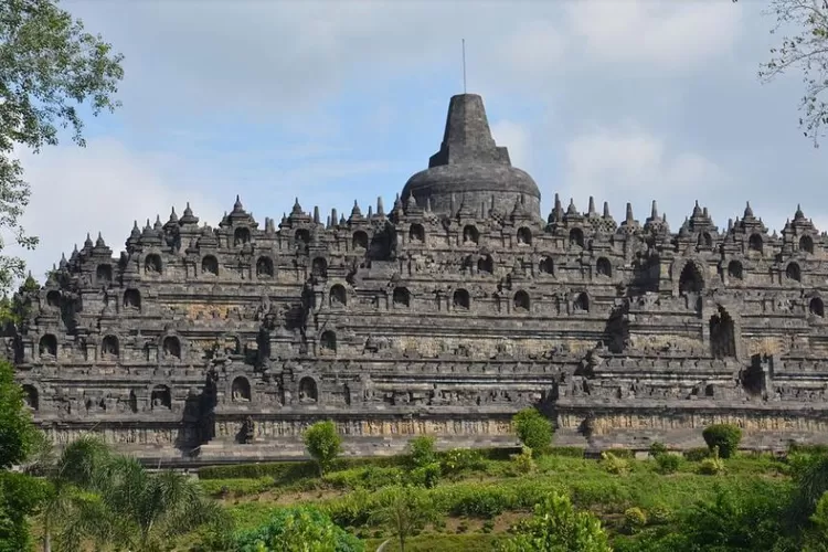 Teori Masuknya Kebudayaan Hindu-Buddha Di Indonesia, Tak Lepas Dari ...