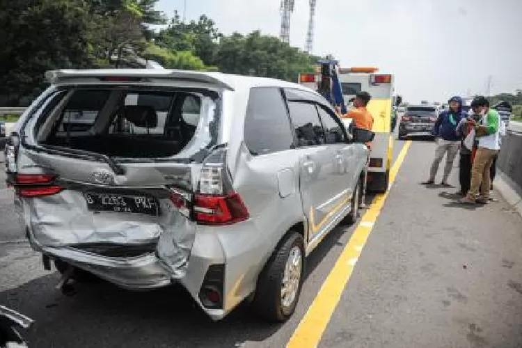 Kecelakaan Beruntun TOL Pejagaan Pemalang KM 235 : Kronologi Dan Daftar ...