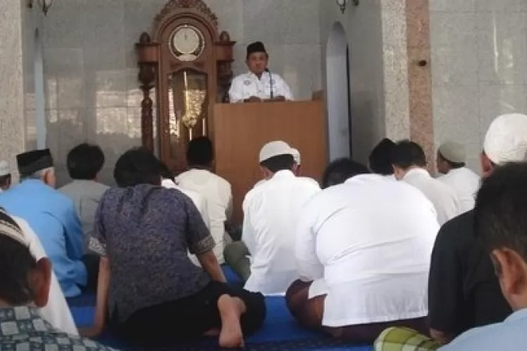 Contoh Khutbah Jumat Tema Anjuran Dan Larangan Ketika Khotib Berkhutbah ...