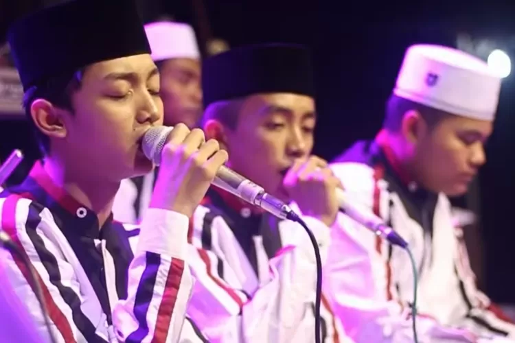 Lirik Sholawat Robbi Kholaq Thoha Minnur Bahasa Arab, Latin Dan Artinya ...