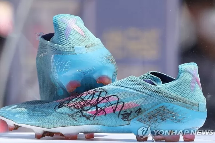 Sepatu Bola Son Heung Min Terjual Seharga 184 Juta di Pelelangan (Akun Twitter @korea_odyssey)