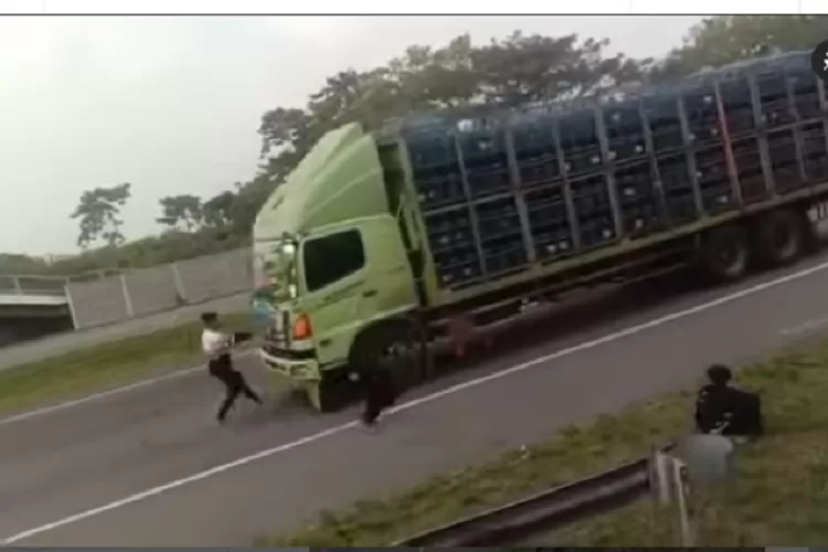 Makin Nekat, Aksi Remaja Hadang Truk Di Tangerang Mulai Merambah Ke ...