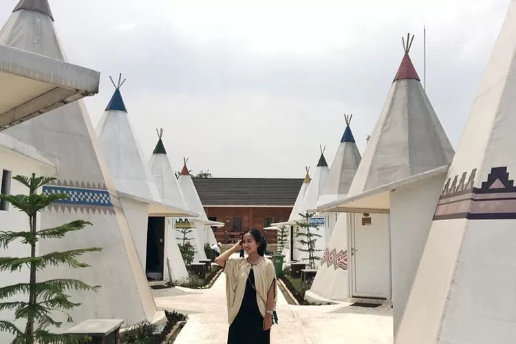 Wisata Glamping Dengan Udara Sejuk Gunung Salak Di The Highland Park ...