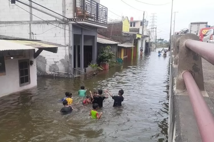 Sering Banjir Akibat Rob, Kampung Tambak Lorok Kota Semarang Segera ...