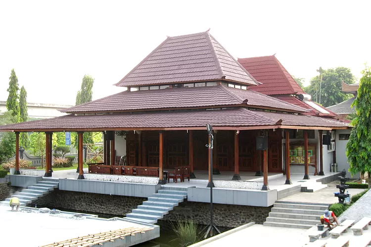 Ilustrasi membangun Rumah tradisonal Jawa - Joglo (wikimedia.org)