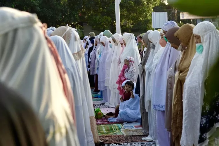 [Ilustrasi] umat muslim melaksanakan sholat Idul Adha ditanah lapang - Foto: Henry Lukmanul Hakim