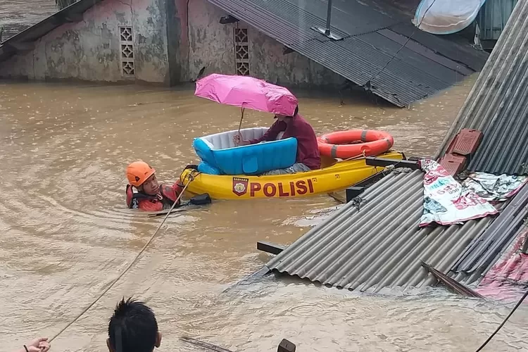 Hujan Tanpa Henti, 86 RT Di Jakarta Terendam Banjir Hingga 2 Meter ...