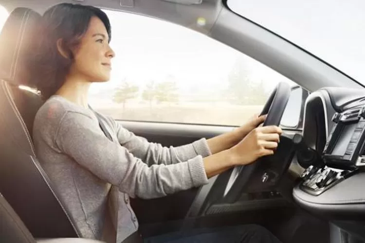 Tips belajar mobil manual bagi wanita.  (Carlogosblog.Com)