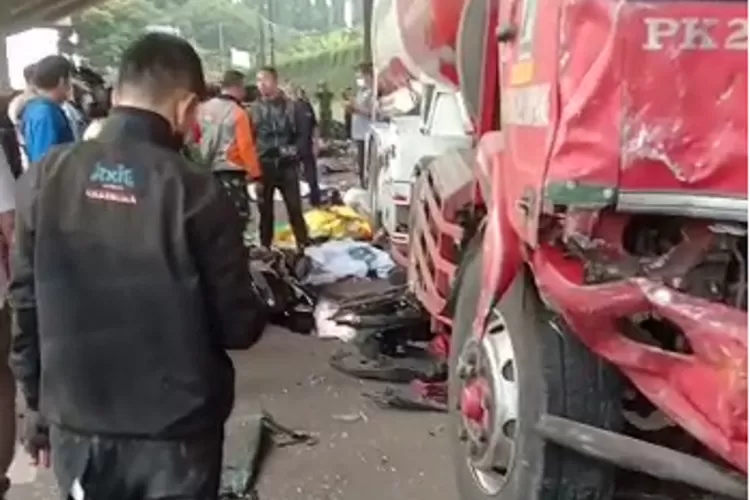 Update Kecelakaan Maut Truk Pertamina Di Cibubur, Korban Bertambah 11 ...