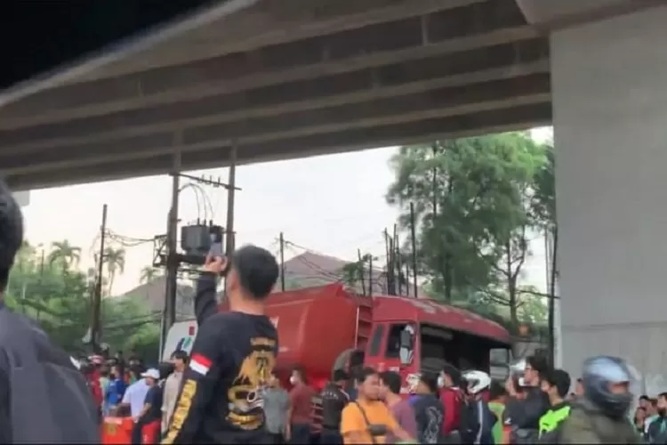 Truk Pertamina Menabrak Sejumlah Motor Di Bekasi, Polisi Ungkap ...