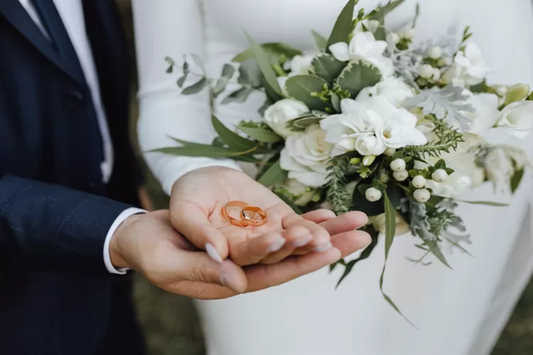Ternyata Begini Asal Mula Larangan Pernikahan Anak Pertama dengan Anak Ketiga, Hanya Mitos? (Freepik)