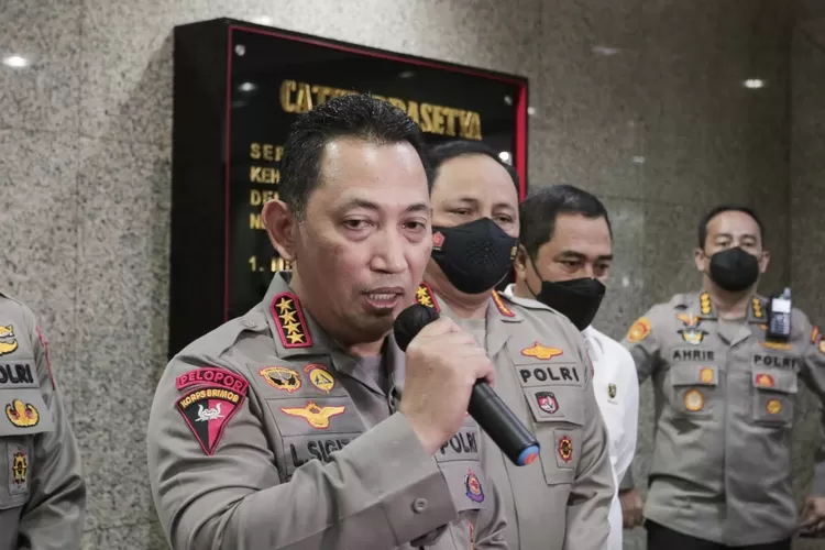 Kapolri Jenderal Listyo Sigit Prabowo melakukan mutasi terhadap 15 personel Polri meski masih berstatus proses pemeriksanan oleh Irsus Tim Khusus bentukan Kapolri Listyo. (Istimewa)