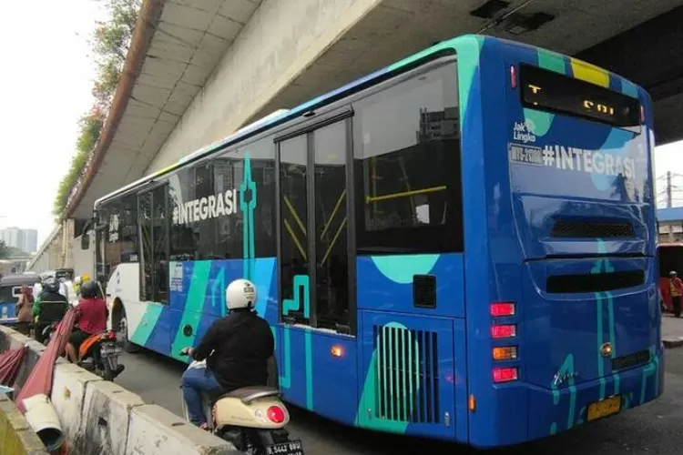 Hendak Hindari Lubang, Pengendara Motor tewas Tertabrak Bus Transjakarta di Jakarta Barat